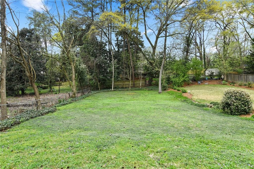 3 bedroom, 3 bathroom, 2,961 sq ft single family residence for sale at 2900 Lookout Place, Atlanta, GA 30305 — photo 3