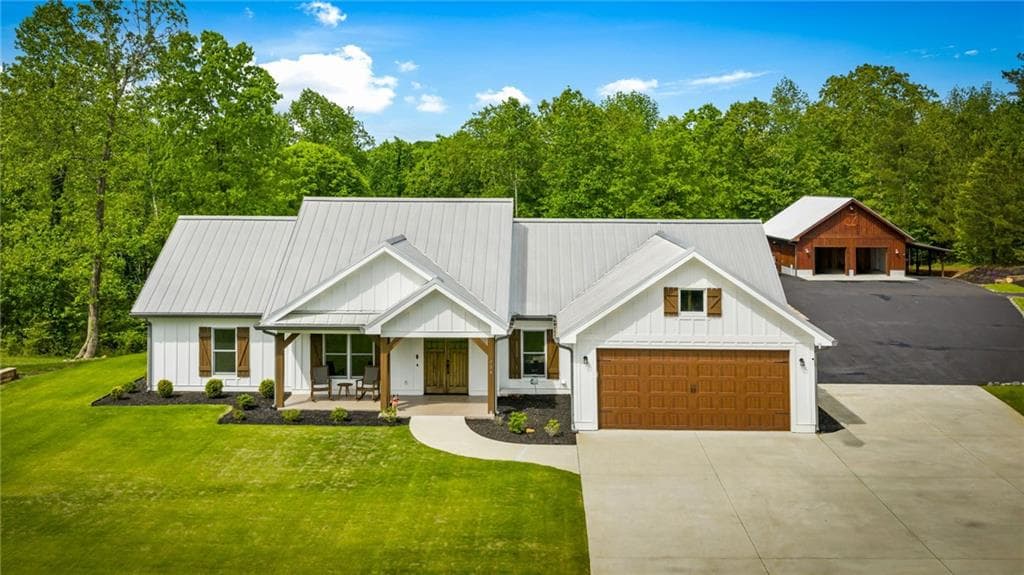 3 bedroom, 2 bathroom, 2,042 sq ft single family residence for sale at 704 Town Creek Church Road, Talking Rock, GA 30175 — photo 4