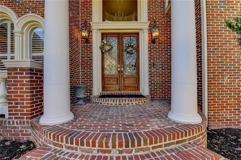 5 bedroom, 8 bathroom, 7,299 sq ft single family residence under contract at 6680 Sunbriar Drive, Cumming, GA 30040 — photo 4