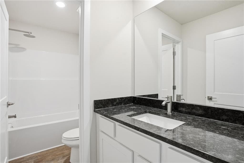 4 bedroom, 3 bathroom, 2,350 sq ft single family residence under contract at 331 Jarrett Street, Fairburn, GA 30213 — photo 5