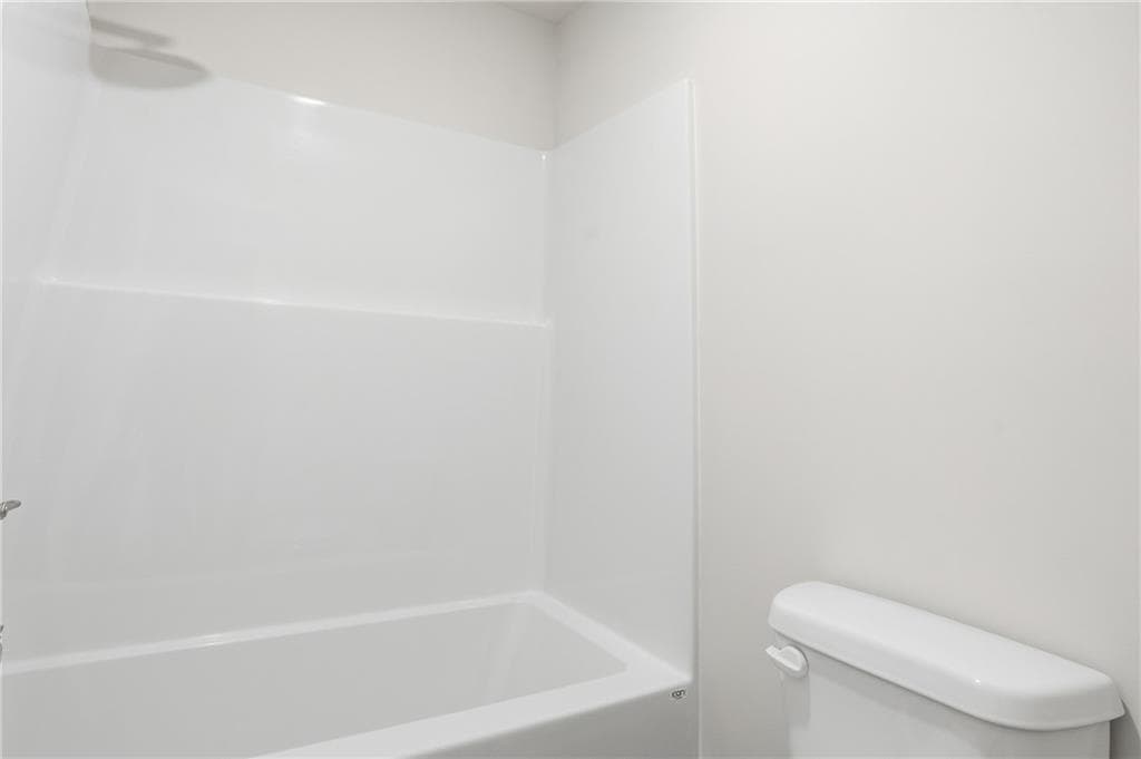 4 bedroom, 3 bathroom, 2,350 sq ft single family residence under contract at 331 Jarrett Street, Fairburn, GA 30213 — photo 6