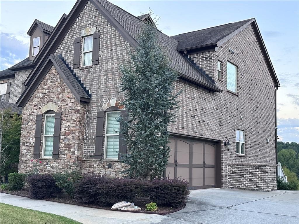 7 bedroom, 6 bathroom, 5,992 sq ft single family residence for rent at 6125 Read Road, Suwanee, GA 30024 for $5,495 a month — photo 3