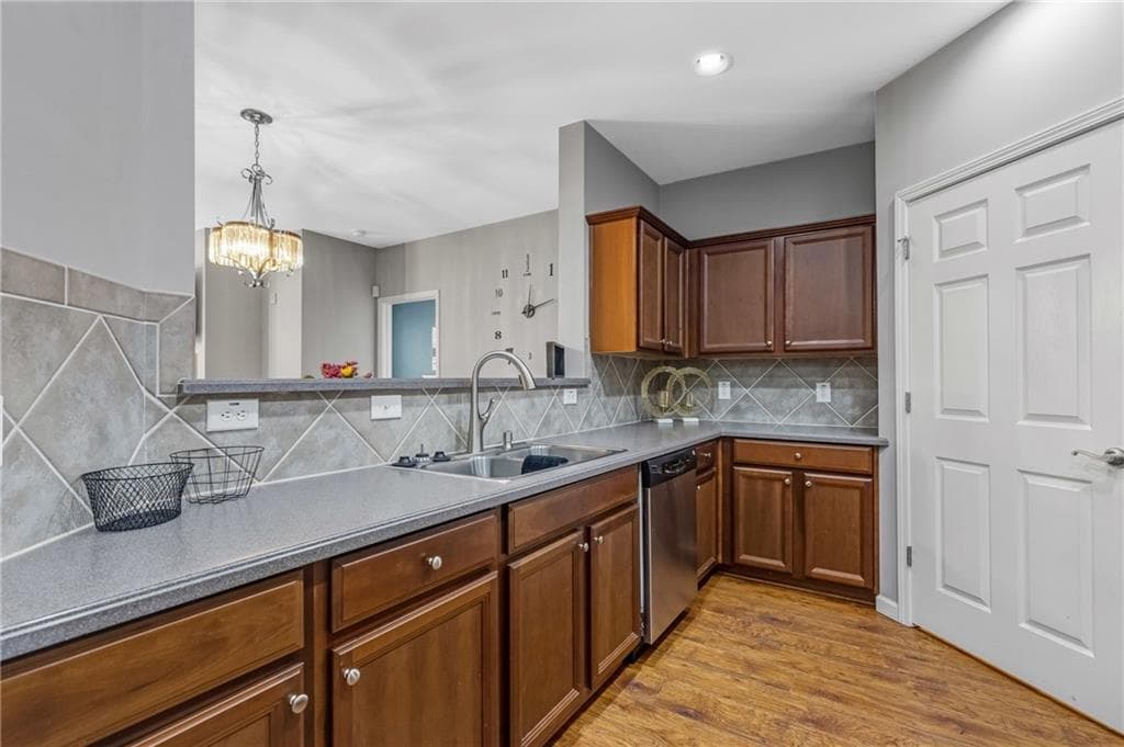 2 bedroom, 2 bathroom, 1,204 sq ft condominium for sale at 4805 W Village Way 2207, Smyrna, GA 30080 — photo 6