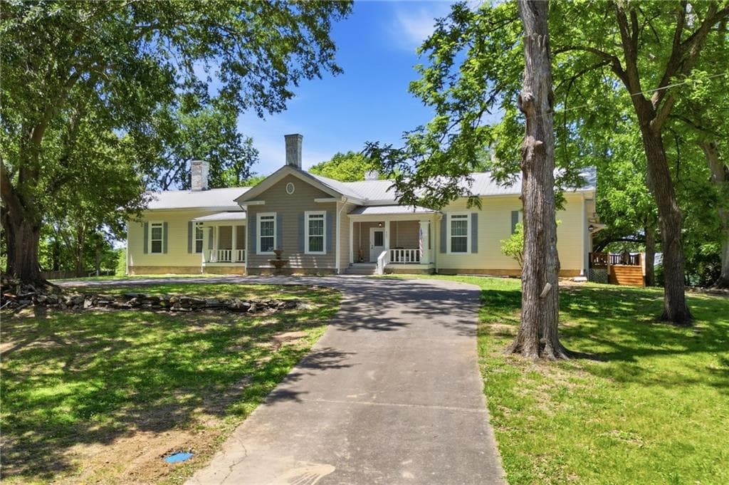 5 bedroom, 4 bathroom, 4,309 sq ft single family residence for sale at 703 Forrest Avenue, Rockmart, GA 30153 — photo 2