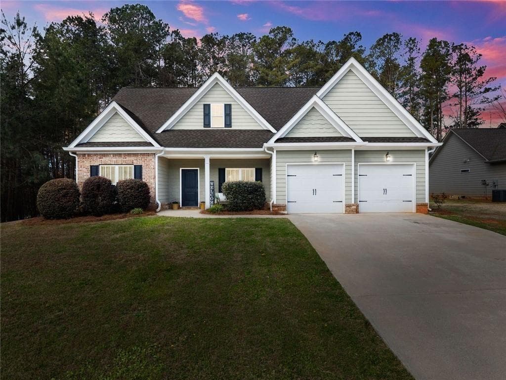 4 bedroom, 3 bathroom, 2,481 sq ft single family residence sold at 6611 Station Drive, Clermont, GA 30527