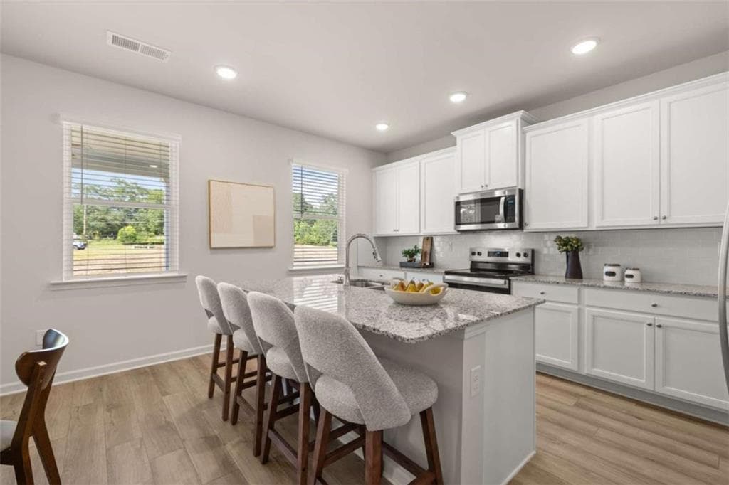 4 bedroom, 3 bathroom, 2,506 sq ft single family residence under contract at 1787 Kingsmere Run Drive, Loganville, GA 30052 — photo 7