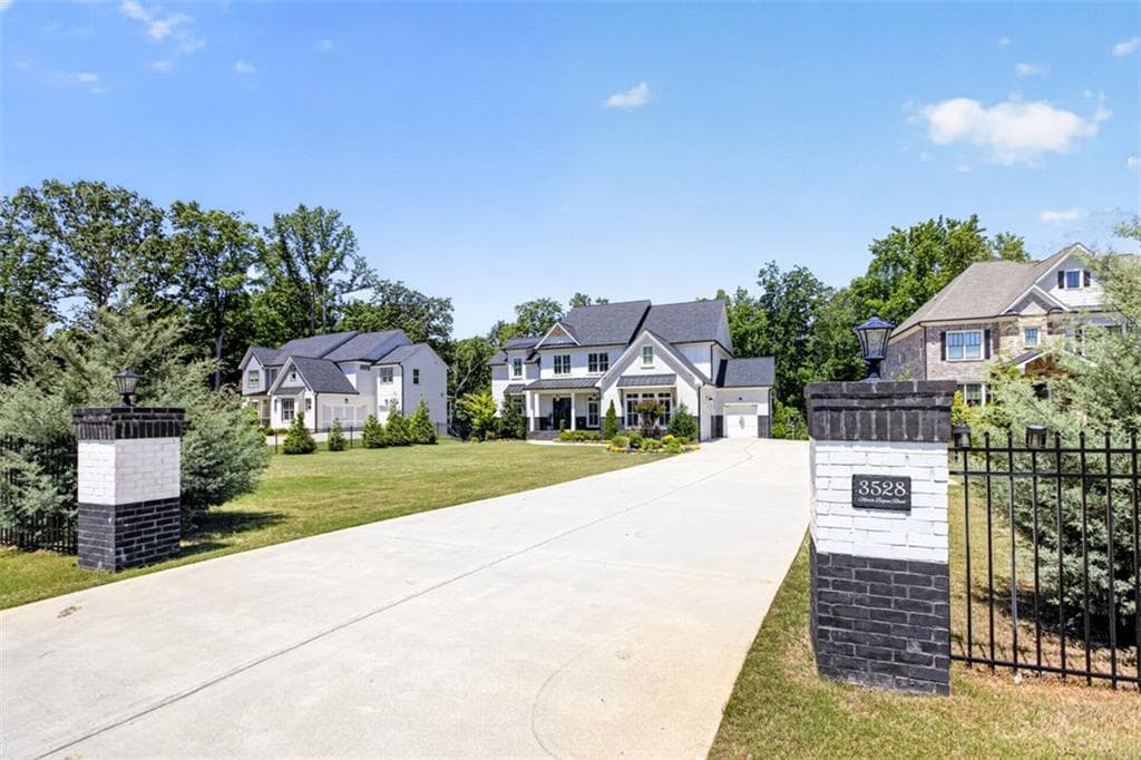 6 bedroom, 7 bathroom, 6,350 sq ft single family residence for sale at 3528 N Bogan Road, Buford, GA 30519 — photo 2