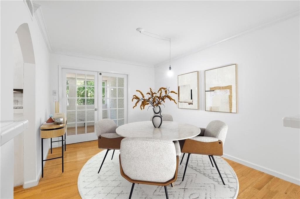 2 bedroom, 2 bathroom, 1,200 sq ft condominium for sale at 7 Cantey Place, Atlanta, GA 30327 — photo 2