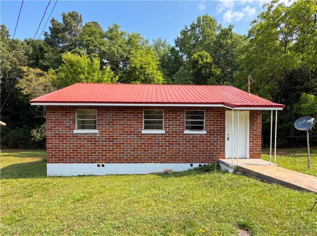 3 bedroom, 1 bathroom, 750 sq ft single family residence under contract at 243 Glenn Street, Jackson, GA 30233