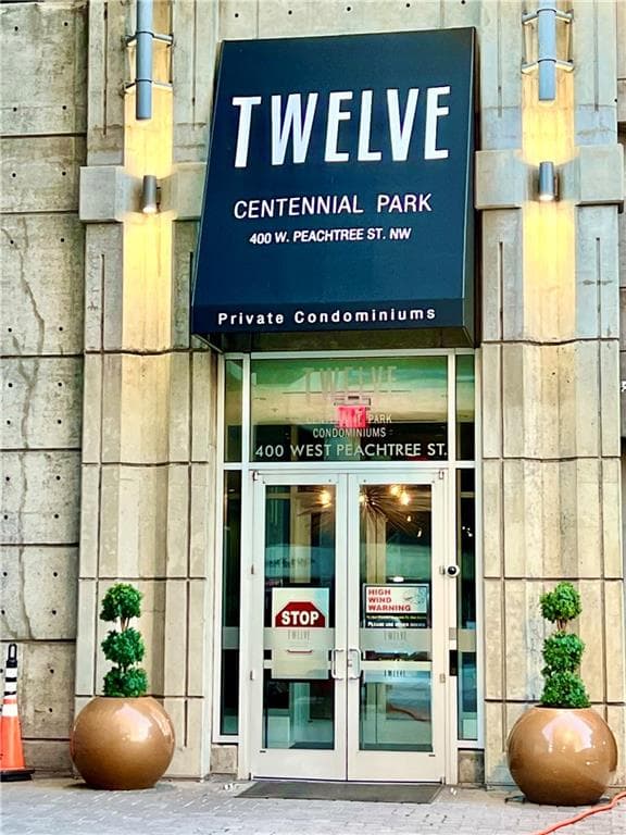 2 bedroom, 2 bathroom, 1,127 sq ft condominium under contract at 400 W Peachtree Street 1804, Atlanta, GA 30308 — photo 2