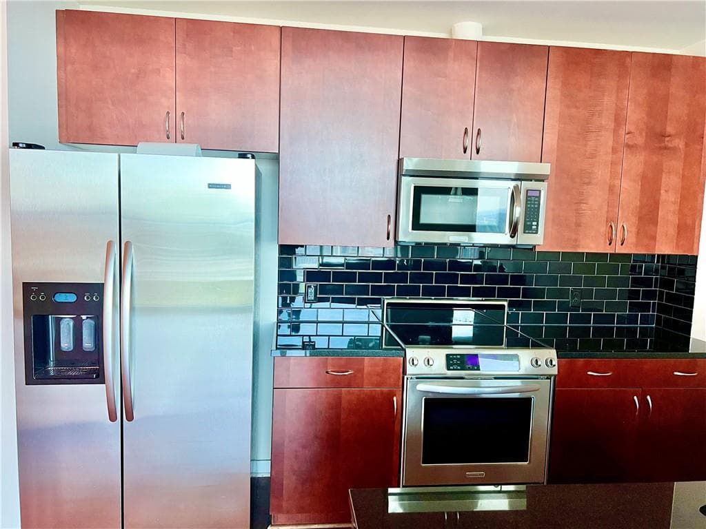 2 bedroom, 2 bathroom, 1,127 sq ft condominium under contract at 400 W Peachtree Street 1804, Atlanta, GA 30308 — photo 10