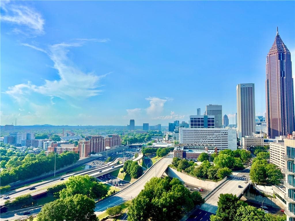 2 bedroom, 2 bathroom, 1,127 sq ft condominium under contract at 400 W Peachtree Street 1804, Atlanta, GA 30308 — photo 9