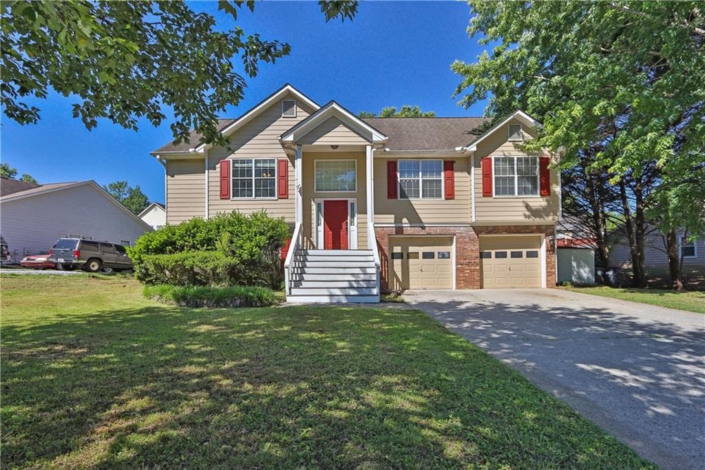 5 bedroom, 3 bathroom, 2,247 sq ft single family residence under contract at 5870 Tallant Drive, Sugar Hill, GA 30518 — photo 2