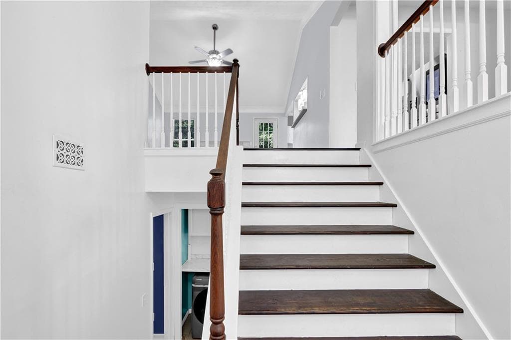 5 bedroom, 3 bathroom, 2,247 sq ft single family residence under contract at 5870 Tallant Drive, Sugar Hill, GA 30518 — photo 3