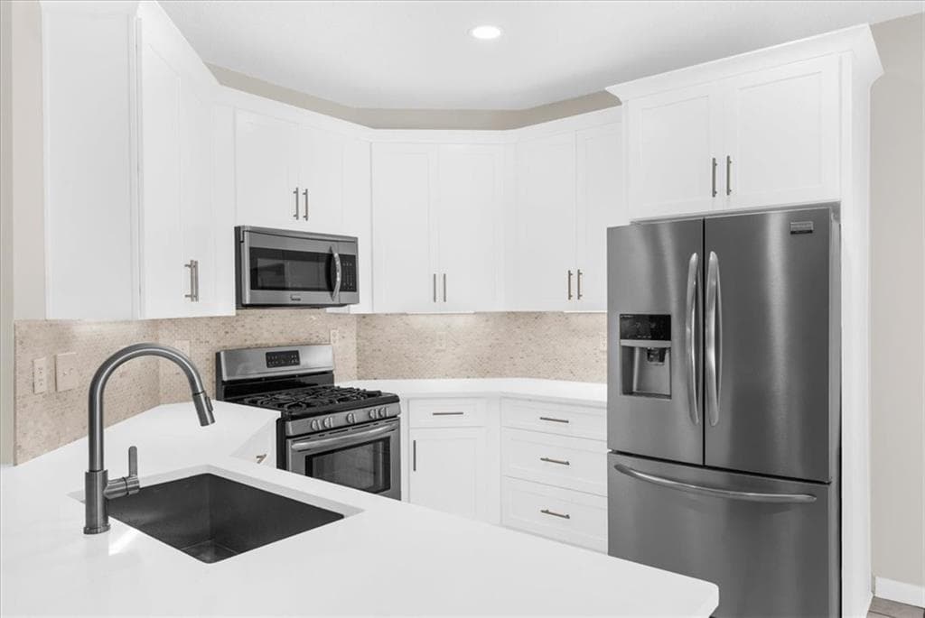 4 bedroom, 3 bathroom, 1,986 sq ft single family residence under contract at 2410 Lunetta Lane, Alpharetta, GA 30004 — photo 4