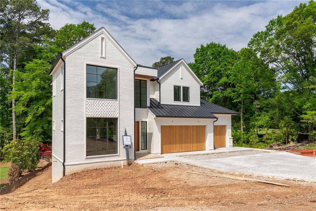 5 bedroom, 5 bathroom, 5,100 sq ft single family residence under contract at 10910 Woodstock Road, Roswell, GA 30075 — photo 2