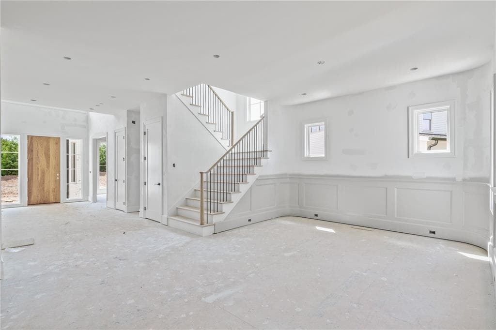5 bedroom, 5 bathroom, 5,100 sq ft single family residence under contract at 10910 Woodstock Road, Roswell, GA 30075 — photo 5