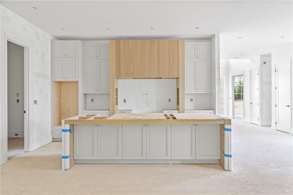 5 bedroom, 5 bathroom, 5,100 sq ft single family residence under contract at 10910 Woodstock Road, Roswell, GA 30075 — photo 6