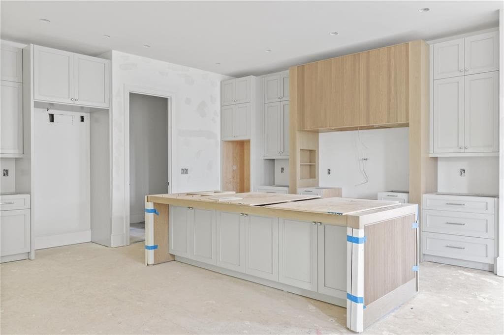 5 bedroom, 5 bathroom, 5,100 sq ft single family residence under contract at 10910 Woodstock Road, Roswell, GA 30075 — photo 7