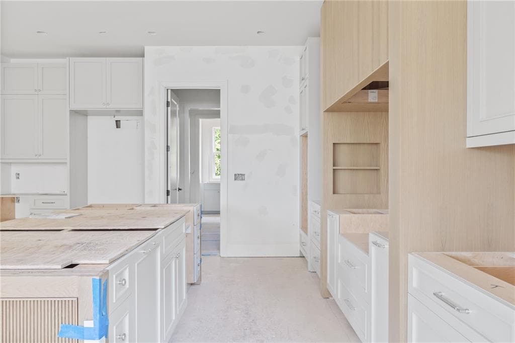 5 bedroom, 5 bathroom, 5,100 sq ft single family residence under contract at 10910 Woodstock Road, Roswell, GA 30075 — photo 8