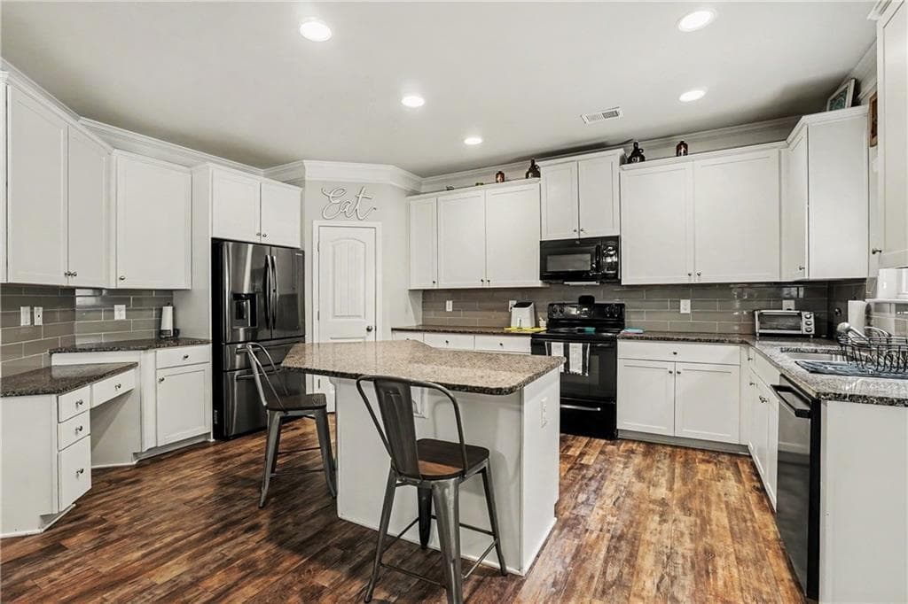 4 bedroom, 3 bathroom, 2,254 sq ft single family residence for sale at 585 Country Ridge Drive, Hoschton, GA 30548 — photo 3