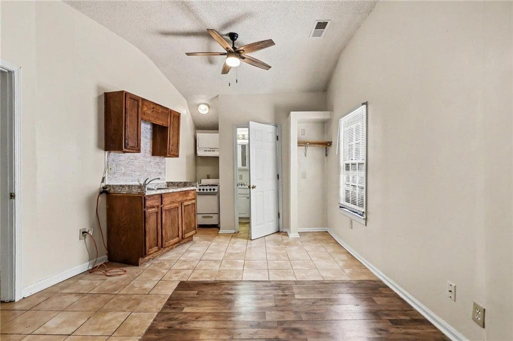 4 bedroom, 4 bathroom, 948 sq ft single family residence for sale at 60 Ormond Street, Atlanta, GA 30315 — photo 7
