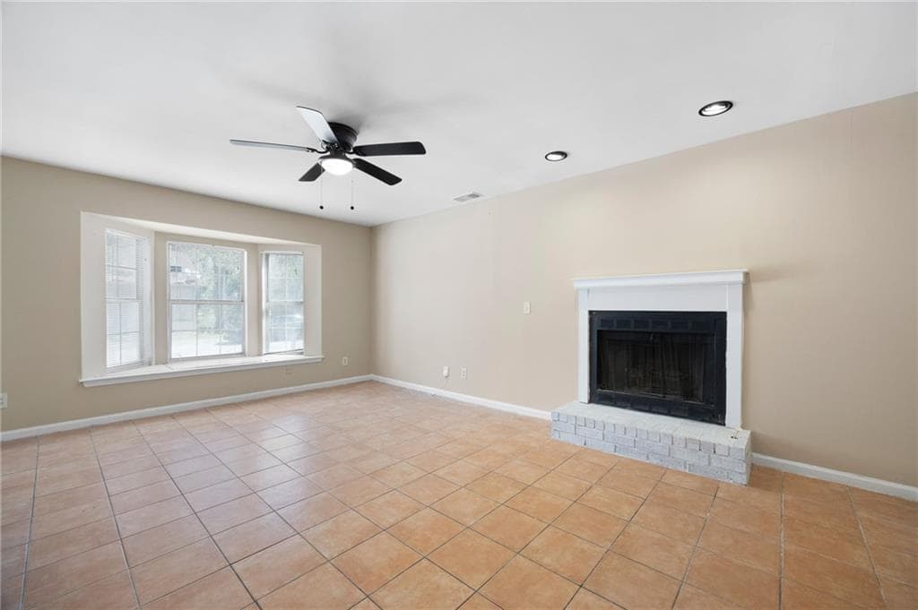 3 bedroom, 3 bathroom, 1,496 sq ft townhouse for rent at 2898 Lakemont Drive, Marietta, GA 30060 for $1,600 a month — photo 2