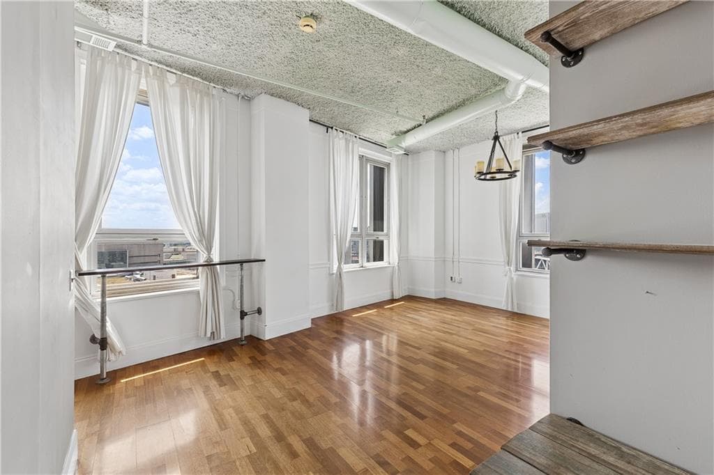 1 bedroom, 1 bathroom, 591 sq ft condominium for sale at 20 Marietta Street #15E, Atlanta, GA 30303 — photo 4