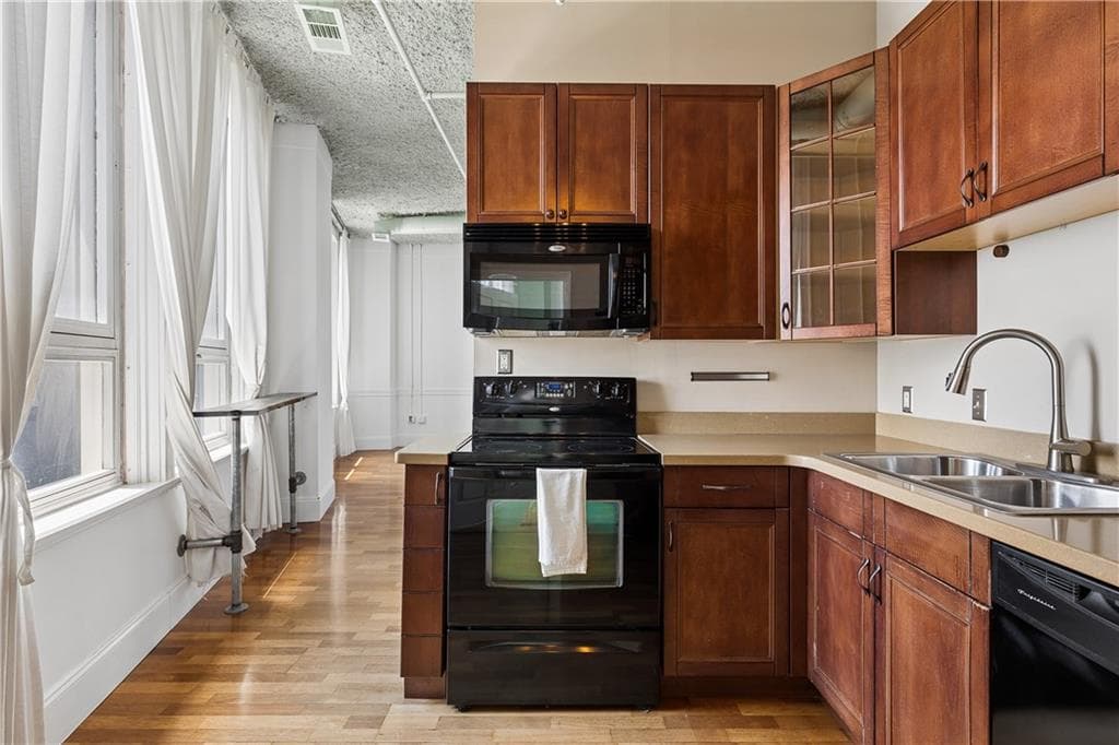 1 bedroom, 1 bathroom, 591 sq ft condominium for sale at 20 Marietta Street #15E, Atlanta, GA 30303 — photo 8