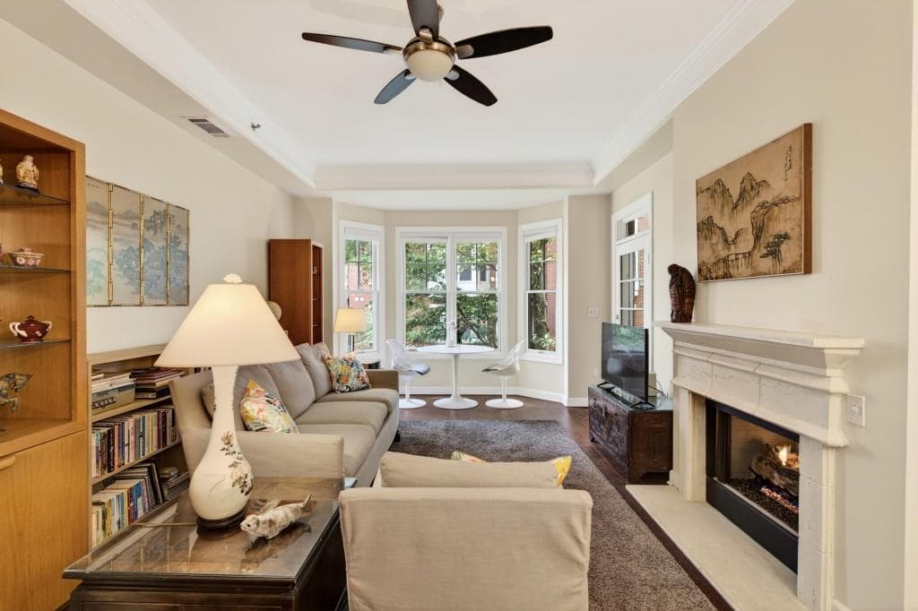 2 bedroom, 1 bathroom, 1,100 sq ft condominium for sale at 850 Piedmont Avenue 2306, Atlanta, GA 30308 — photo 1 of 29