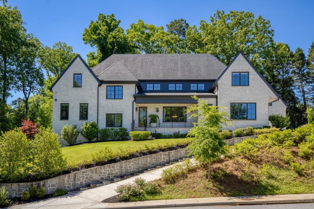 6 bedroom, 7 bathroom, 8,842 sq ft single family residence for sale at 840 Kenry Court, Atlanta, GA 30342 — photo 3