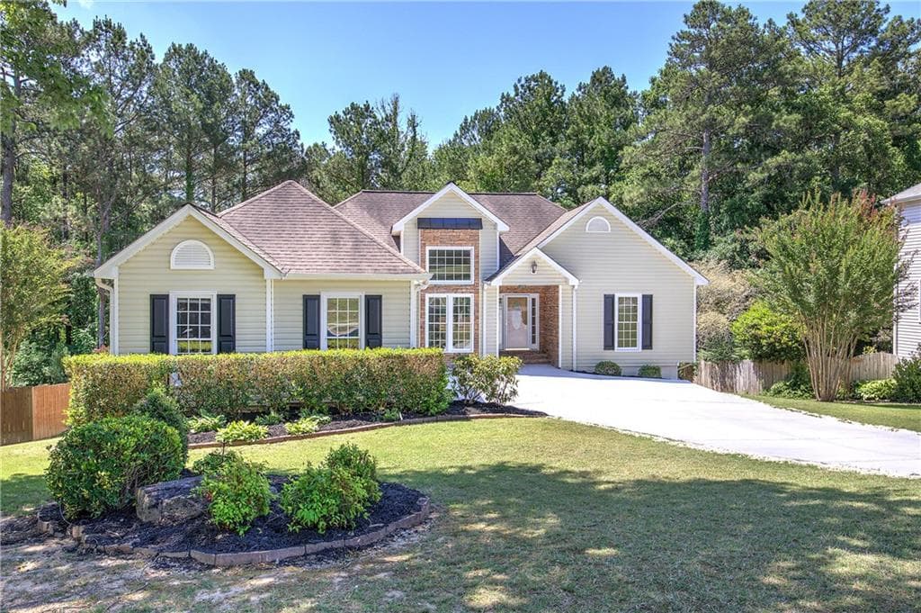 3 bedroom, 2 bathroom, 1,725 sq ft single family residence sold at 620 Saddle Brooke Drive, Dallas, GA 30132