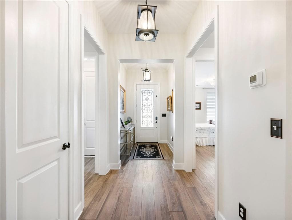 3 bedroom, 4 bathroom, 3,072 sq ft single family residence for sale at 522 Ontario Lane, Hoschton, GA 30548 — photo 3