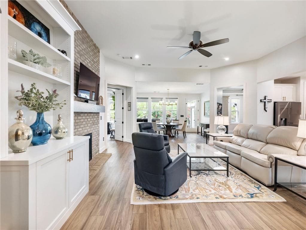 3 bedroom, 4 bathroom, 3,072 sq ft single family residence for sale at 522 Ontario Lane, Hoschton, GA 30548 — photo 4