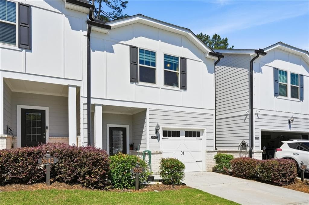 3 bedroom, 3 bathroom, 1,597 sq ft townhouse for sale at 5652 Plain Field Lane, Lilburn, GA 30047 — photo 2
