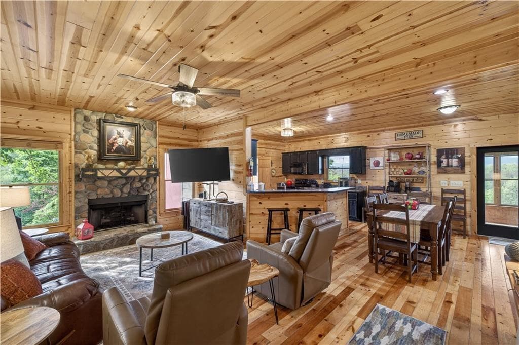 3 bedroom, 2 bathroom, 2,775 sq ft single family residence for sale at 170 Wildwood Court, Ellijay, GA 30540 — photo 6
