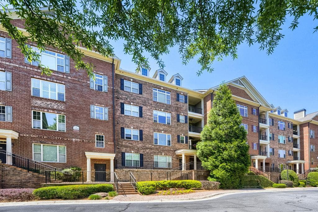 2 bedroom, 2 bathroom, 1,457 sq ft condominium under contract at 2300 Peachford Road 3209, Dunwoody, GA 30338 — photo 5