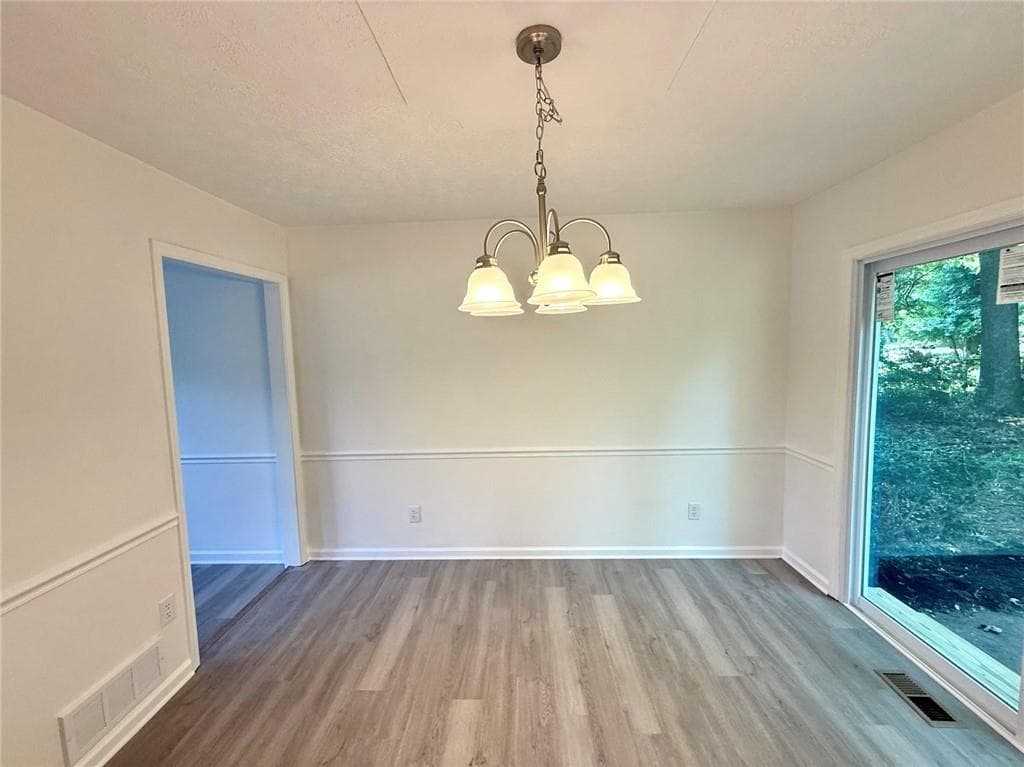 4 bedroom, 2 bathroom, 1,752 sq ft single family residence for sale at 3681 Lavilla Drive, Powder Springs, GA 30127 — photo 7