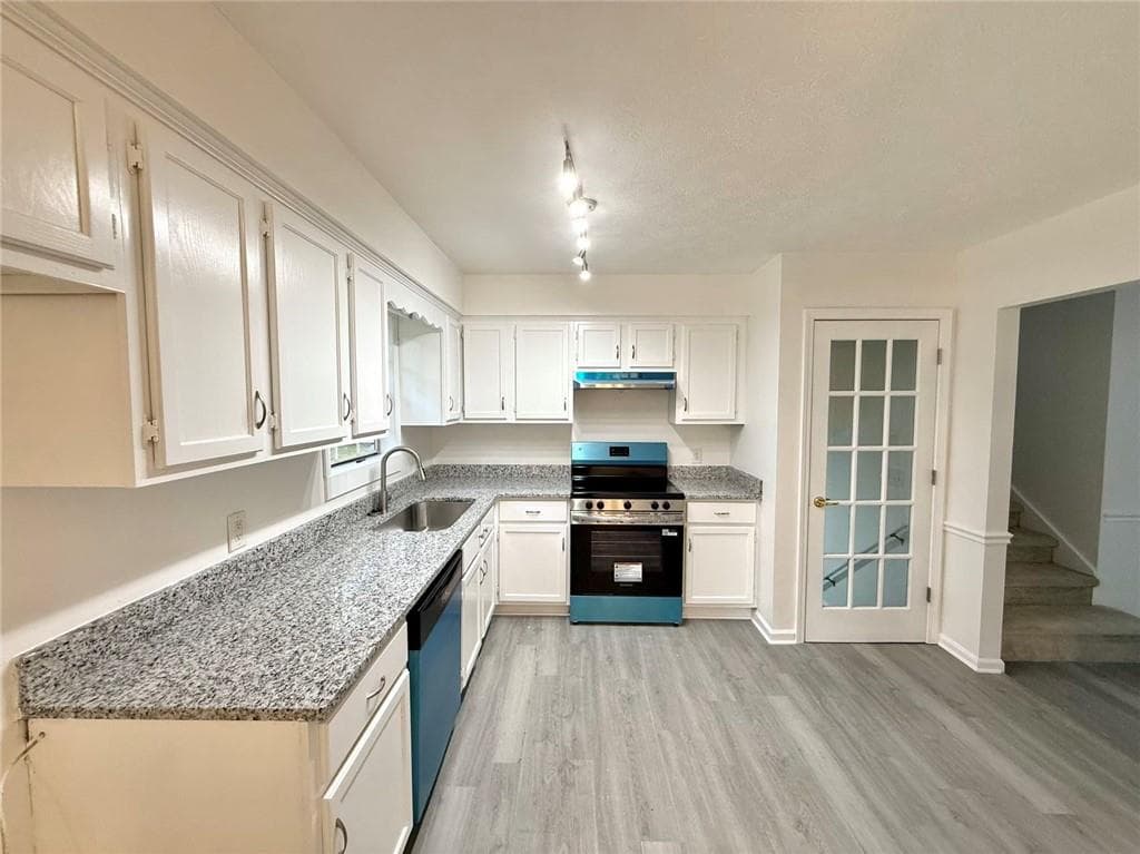 4 bedroom, 2 bathroom, 1,752 sq ft single family residence for sale at 3681 Lavilla Drive, Powder Springs, GA 30127 — photo 8