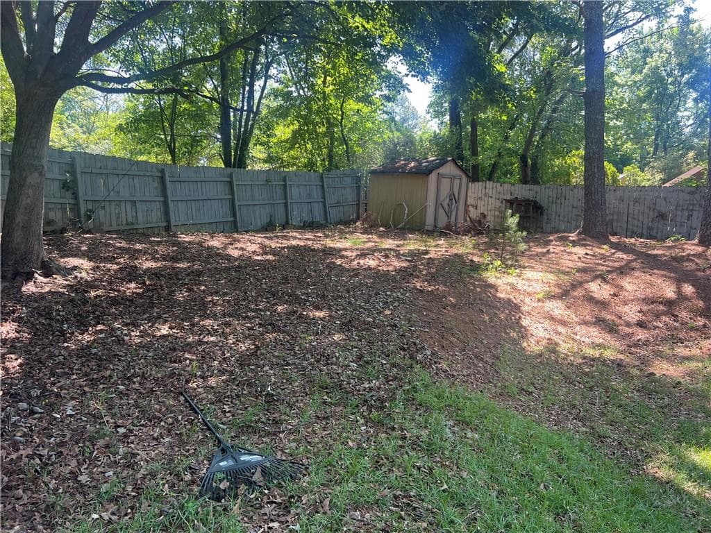 3 bedroom, 2 bathroom, 1,436 sq ft single family residence for sale at 1315 Warsaw Road, Roswell, GA 30076 — photo 4