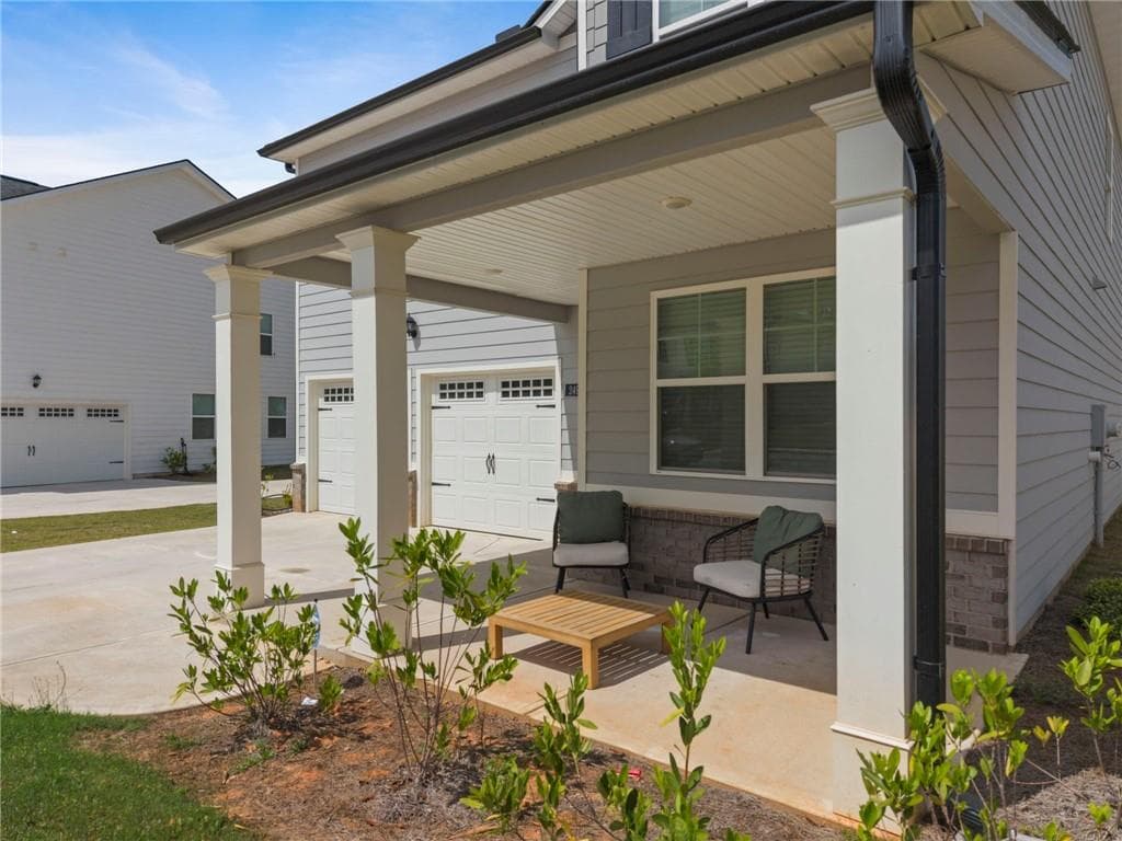 4 bedroom, 3 bathroom, 2,202 sq ft single family residence for sale at 249 Friendship Oak Way, Hampton, GA 30228 — photo 2