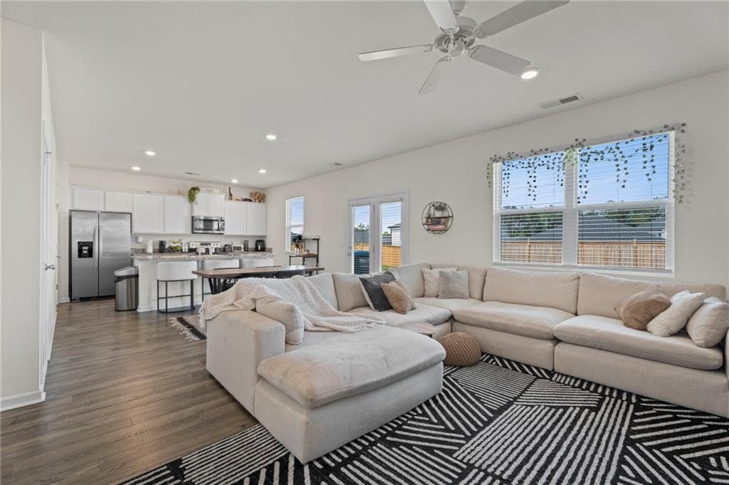 4 bedroom, 3 bathroom, 2,202 sq ft single family residence for sale at 249 Friendship Oak Way, Hampton, GA 30228 — photo 7