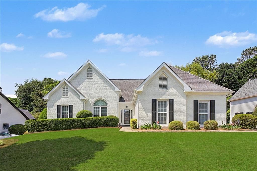3 bedroom, 2 bathroom, 2,386 sq ft single family residence for sale at 4045 Cherry Ridge Walk, Suwanee, GA 30024 — photo 4