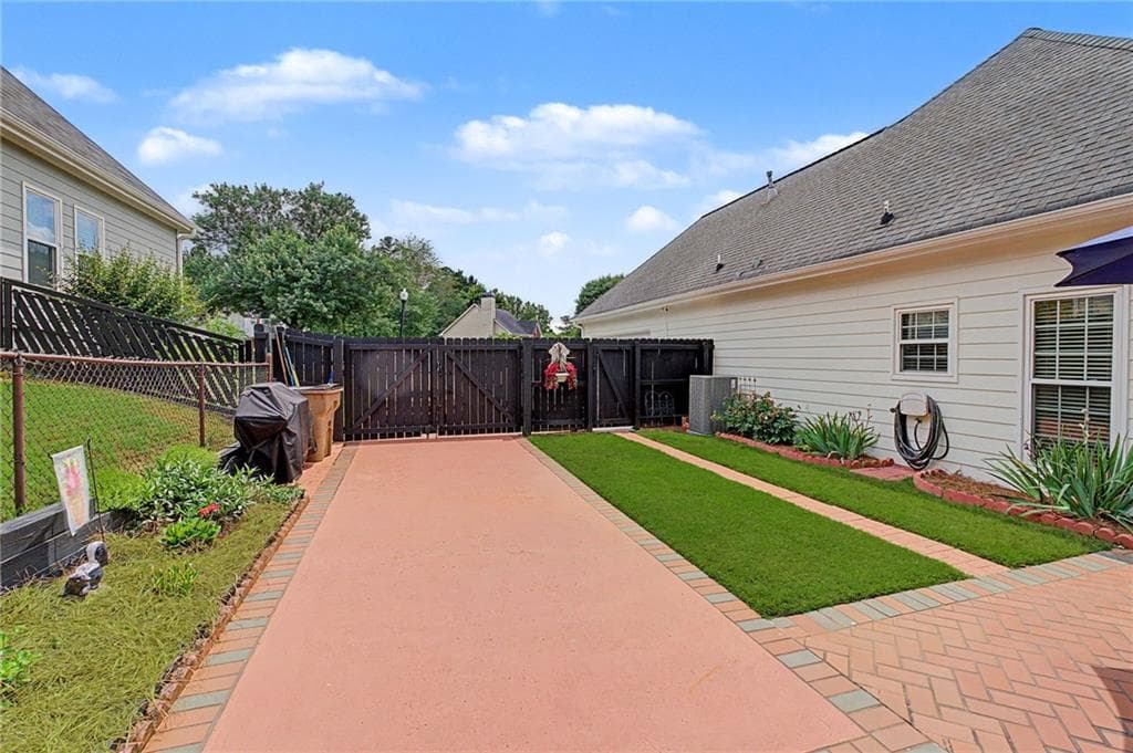 3 bedroom, 2 bathroom, 2,386 sq ft single family residence for sale at 4045 Cherry Ridge Walk, Suwanee, GA 30024 — photo 10