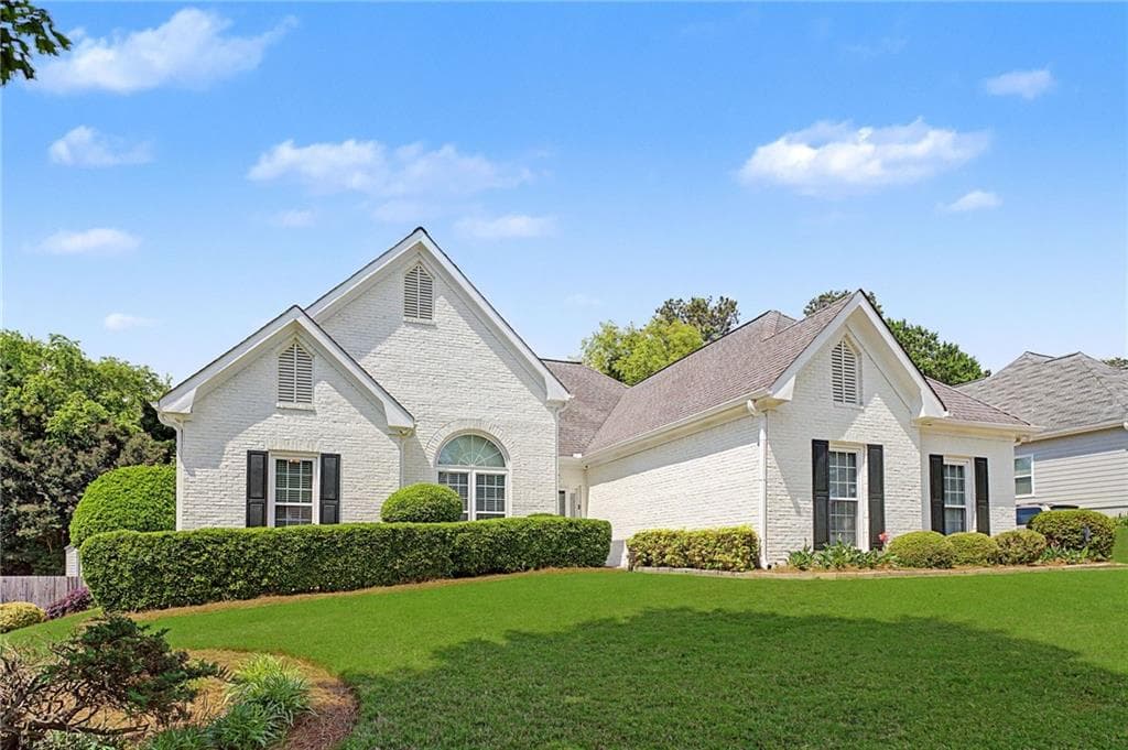 3 bedroom, 2 bathroom, 2,386 sq ft single family residence for sale at 4045 Cherry Ridge Walk, Suwanee, GA 30024 — photo 3