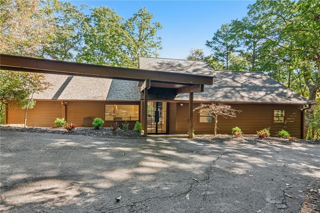 4 bedroom, 3 bathroom, 3,487 sq ft single family residence for sale at 626 Petit ridge dr, Big Canoe, GA 30143 — photo 2