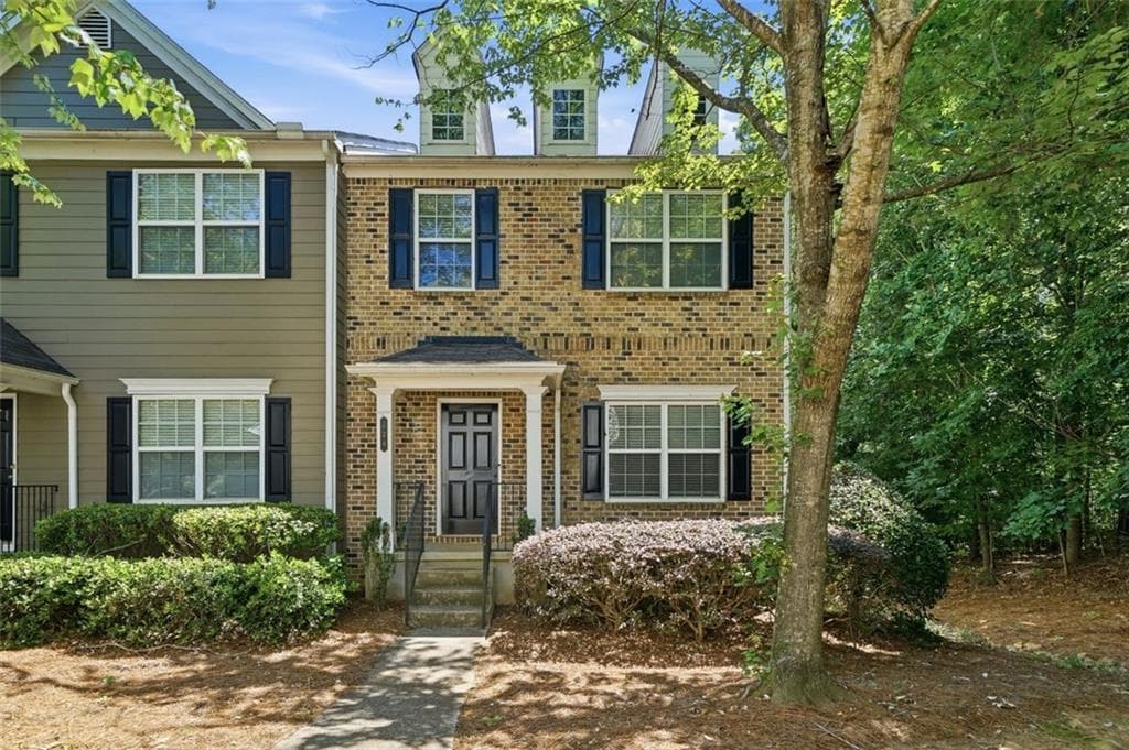 2 bedroom, 3 bathroom, 1,870 sq ft townhouse sold at 726 Breeze Lane, Woodstock, GA 30188