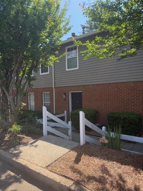 3 bedroom, 3 bathroom, 1,470 sq ft townhouse for sale at 7750 Roswell Road C1, Atlanta, GA 30350