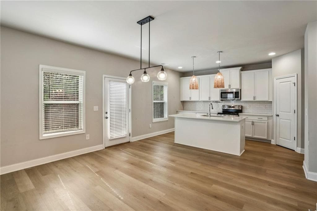 3 bedroom, 3 bathroom, 2,095 sq ft single family residence for sale at 2099 Easterwood Terrace, Decatur, GA 30032 — photo 6