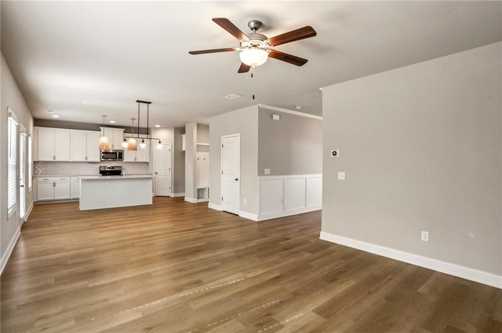 3 bedroom, 3 bathroom, 2,095 sq ft single family residence for sale at 2099 Easterwood Terrace, Decatur, GA 30032 — photo 7